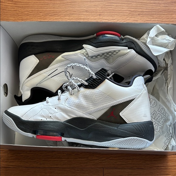 Nike Air Jordan Zoom '92 Men's Sneaker Shoes (White/Black/Gym Red/Wolf Grey - Picture 4 of 12